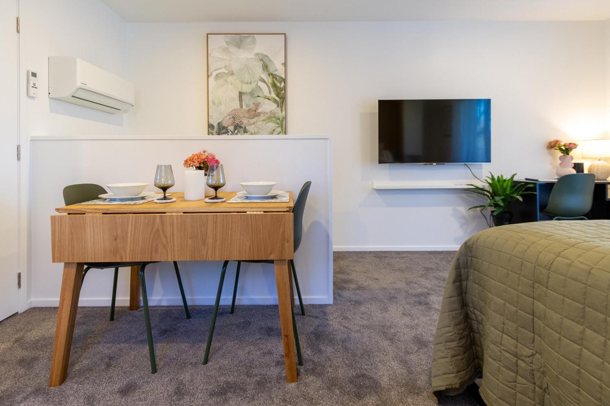 Luxury Studio With Balcony - Close To Supermarket Christchurch Exterior photo