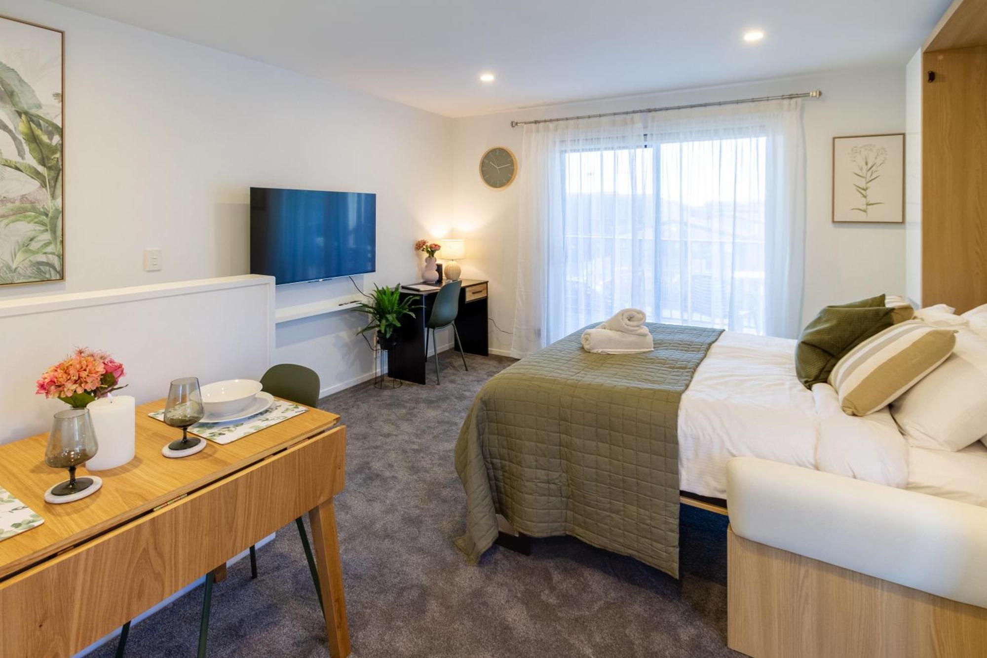 Luxury Studio With Balcony - Close To Supermarket Christchurch Exterior photo